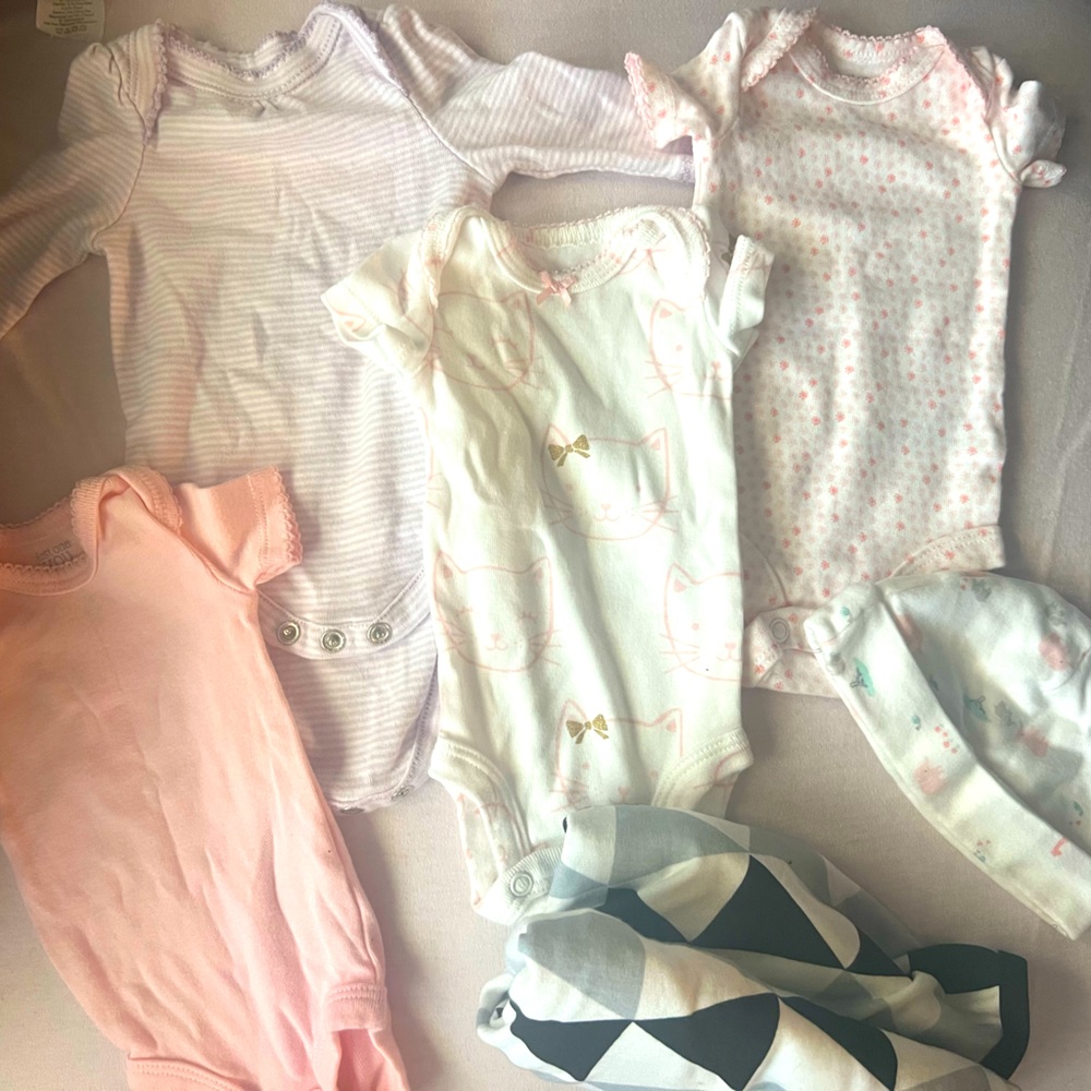 Newborn/preemie clothes girl and accesories